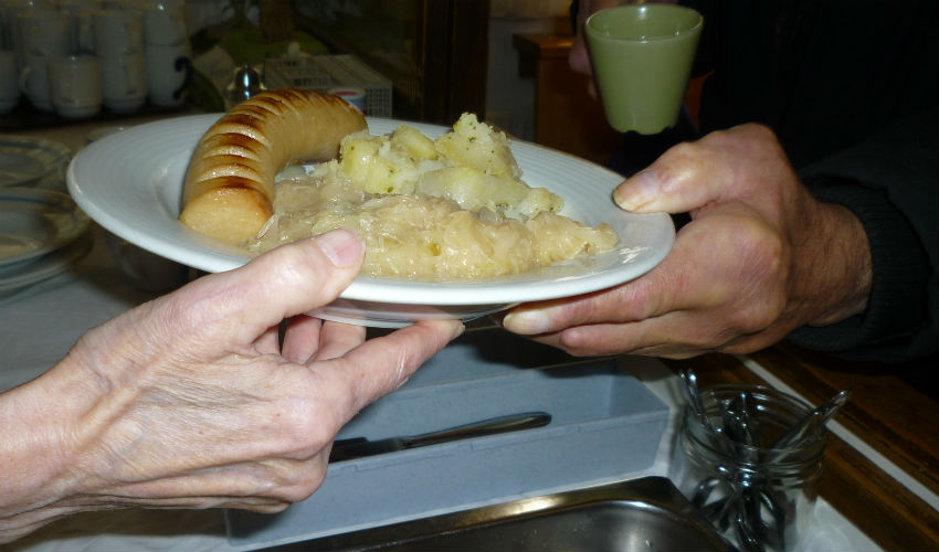 Barmherzige Schwestern Caritas Innsbruck Saggen Kettenbrücke Rennweg Katharinastube Essensausgabe Mittagessen